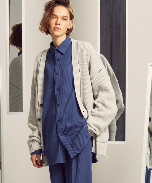 MAISON SPECIAL（メゾンスペシャル）の「《ユニセックスアイテム》プライムオーバークラッシュニットVネックカーディガン【MAISON SPECIAL/メゾンスペシャル】（カーディガン/ボレロ・メンズ・ブラック/ブルー/グレイッシュベージュ・1/2）」の2枚目の写真