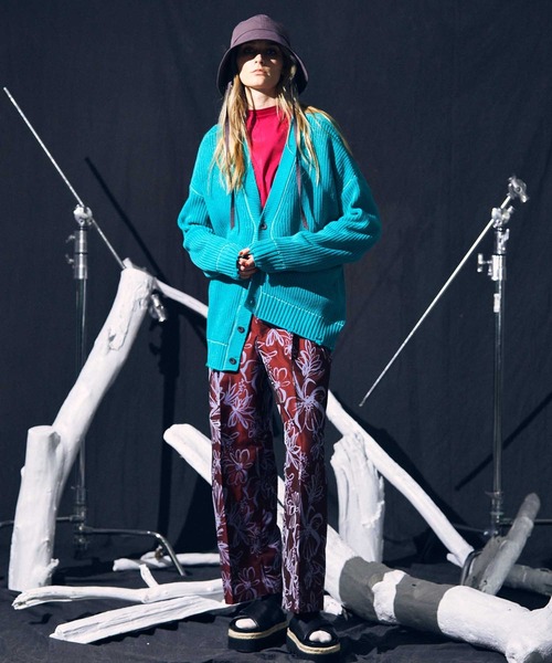 MAISON SPECIAL（メゾンスペシャル）の「《ユニセックスアイテム》プライムオーバークラッシュニットVネックカーディガン【MAISON SPECIAL/メゾンスペシャル】（カーディガン/ボレロ・メンズ・ブラック/ブルー/グレイッシュベージュ・1/2）」の8枚目の写真