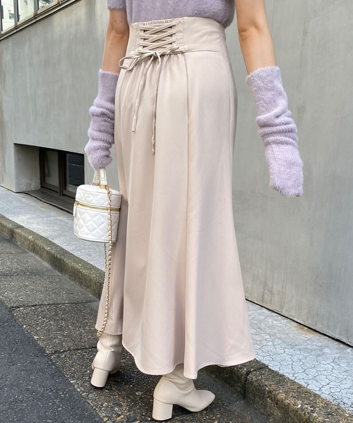 INGNI(イング)の「BACKレースUPマーメイドスカート/A(スカート・レディース・ブラック/ライトベージュ/ライトグリーン/イエロー/グリーン/オレンジ/ブラック系その他3・FREE)」の4枚目の写真