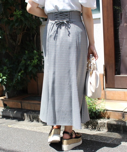 INGNI(イング)の「BACKレースUPマーメイドスカート/A(スカート・レディース・ブラック/ライトベージュ/ライトグリーン/イエロー/グリーン/オレンジ/ブラック系その他3・FREE)」の3枚目の写真