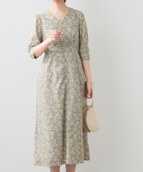 natural couture（ナチュラルクチュール）の「【WEB限定カラー有り】美シルエットラインで女性らしさ引き立つ　ちび釦レトロAラインワンピース（ワンピース・レディース・サックスブルー/その他1/その他2/その他3/その他4/グレイッシュベージュ・FREE）」の16枚目の写真