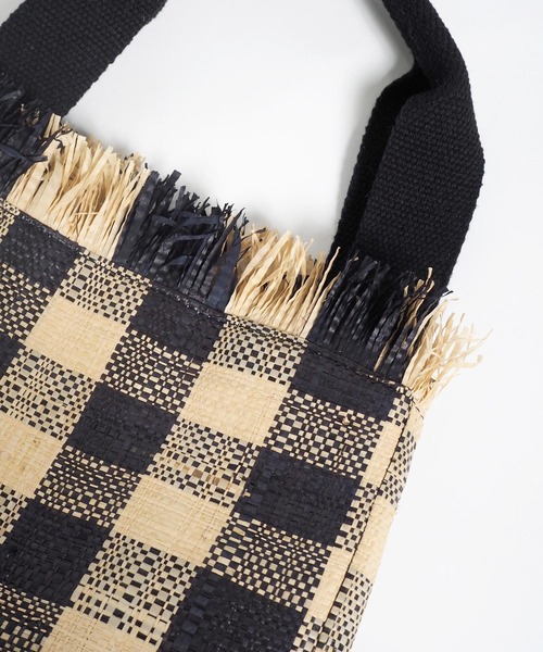 Crisp（クリスプ）の「ラフィアフリンジバッグ（ハンドバッグ・レディース・ブラック/ピンク・FREE）」の16枚目の写真