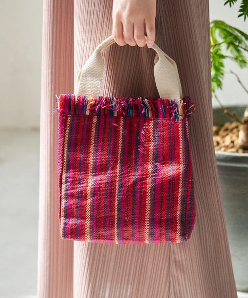 Crisp（クリスプ）の「ラフィアフリンジバッグ（ハンドバッグ・レディース・ブラック/ピンク・FREE）」の3枚目の写真