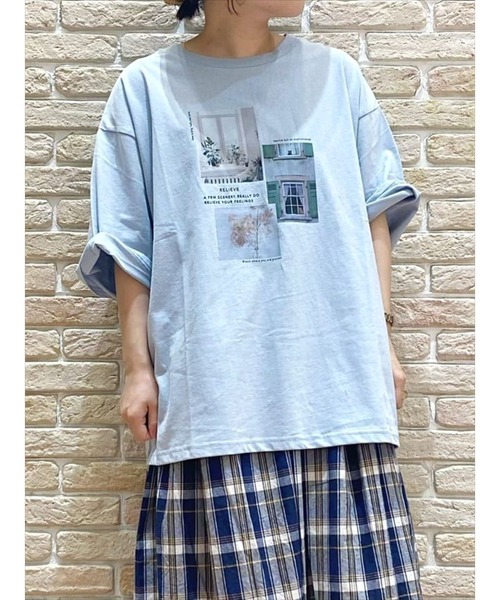 Samansa Mos2（サマンサ モスモス）の「フォトプリントゆるTシャツ（Tシャツ/カットソー・レディース・ベージュ/オフホワイト/サックスブルー/チャコール・ﾌﾘ-）」の4枚目の写真