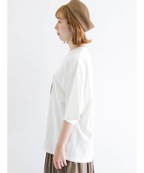 Samansa Mos2（サマンサ モスモス）の「フォトプリントゆるTシャツ（Tシャツ/カットソー・レディース・ベージュ/オフホワイト/サックスブルー/チャコール・ﾌﾘ-）」の15枚目の写真