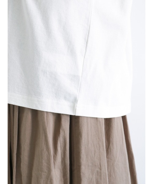 Samansa Mos2（サマンサ モスモス）の「フォトプリントゆるTシャツ（Tシャツ/カットソー・レディース・ベージュ/オフホワイト/サックスブルー/チャコール・ﾌﾘ-）」の20枚目の写真