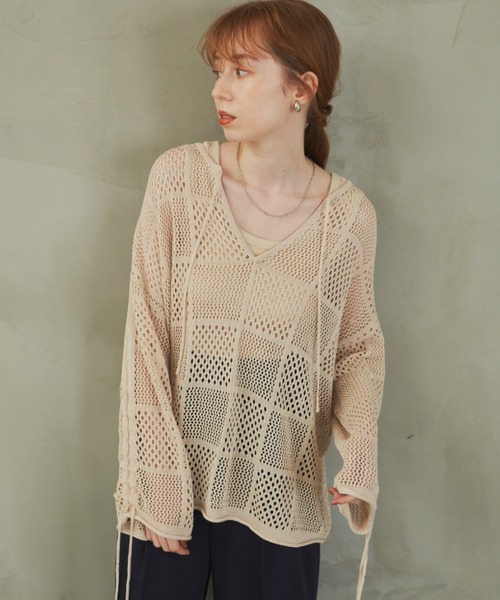 hinari（ヒナリ）の「スキッパーメッシュニットトップス（ニット/セーター・レディース・ベージュ/アイボリー・FREE）」の10枚目の写真