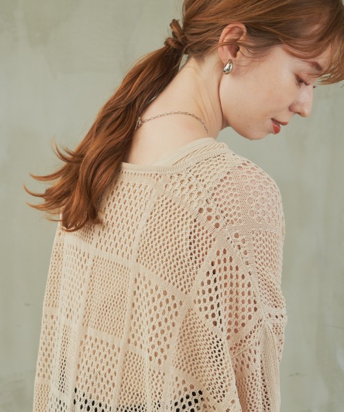 hinari（ヒナリ）の「スキッパーメッシュニットトップス（ニット