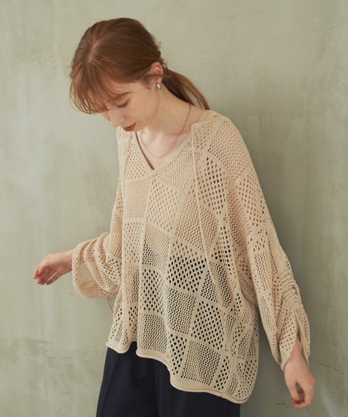 hinari（ヒナリ）の「スキッパーメッシュニットトップス（ニット/セーター・レディース・ベージュ/アイボリー・FREE）」の17枚目の写真