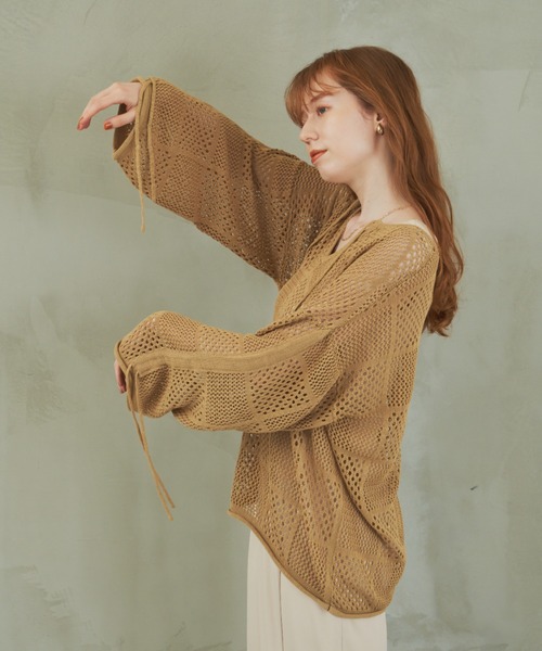 hinari（ヒナリ）の「スキッパーメッシュニットトップス（ニット