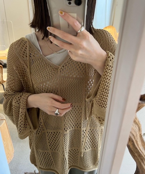 hinari（ヒナリ）の「スキッパーメッシュニットトップス（ニット