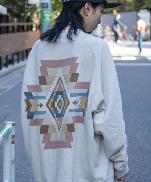 PENDLETON（ペンドルトン）の「【PENDLETON/ペンドルトン】別注オーバーサイズスウェット コラボ バックプリント ラグラン（スウェット・メンズ・オフホワイト/チャコールグレー/ネイビー・M/L）」の19枚目の写真