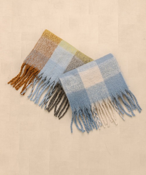 OLIVE des OLIVE（オリーブデオリーブ）の「【WEB限定】チェック柄ブークレマフラー（マフラー・レディース・サックスブルー/ブラウン・FREE）」の3枚目の写真