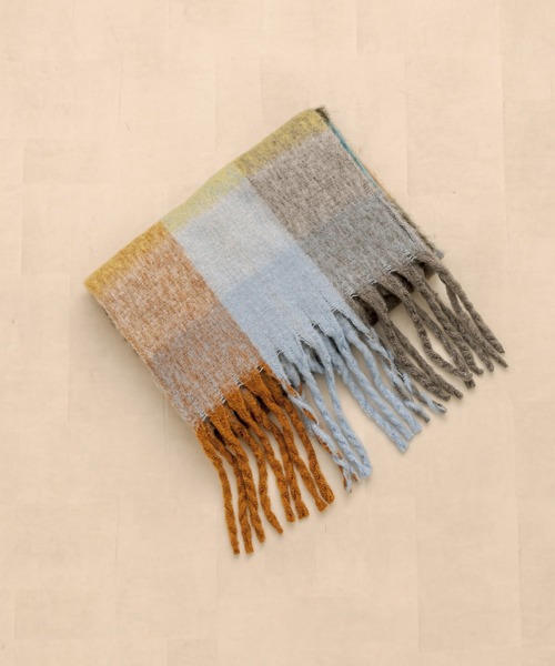 OLIVE des OLIVE（オリーブデオリーブ）の「【WEB限定】チェック柄ブークレマフラー（マフラー・レディース・サックスブルー/ブラウン・FREE）」の4枚目の写真