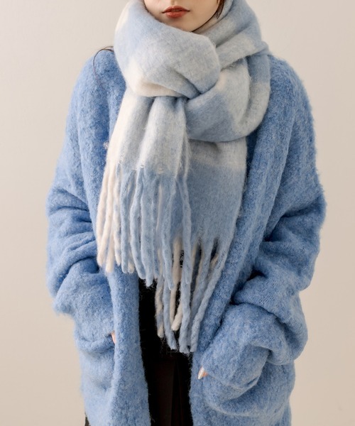 OLIVE des OLIVE（オリーブデオリーブ）の「【WEB限定】チェック柄ブークレマフラー（マフラー・レディース・サックスブルー/ブラウン・FREE）」の7枚目の写真