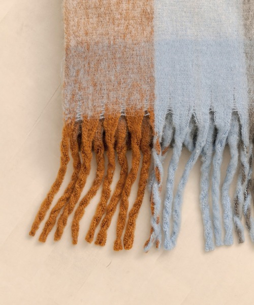 OLIVE des OLIVE（オリーブデオリーブ）の「【WEB限定】チェック柄ブークレマフラー（マフラー・レディース・サックスブルー/ブラウン・FREE）」の9枚目の写真