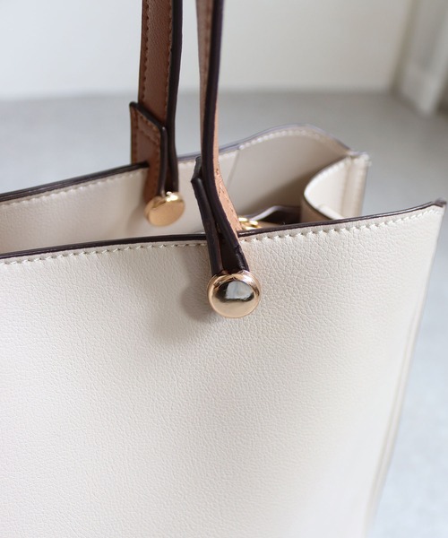 MIAN （ミアン）の「CLIVIA / 横型A4トートバッグ（トートバッグ・レディース・モカ/グレー/アイボリー/ブラック/ブラウン/グリーン/サックスブルー・FREE）」の17枚目の写真