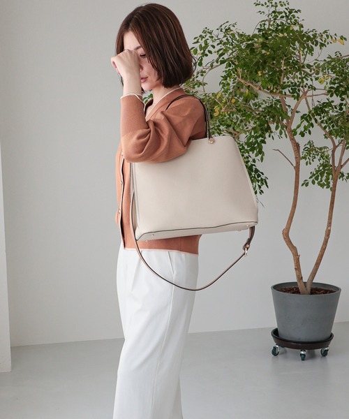 MIAN （ミアン）の「CLIVIA / 横型A4トートバッグ（トートバッグ・レディース・モカ/グレー/アイボリー/ブラック/ブラウン/グリーン/サックスブルー・FREE）」の22枚目の写真