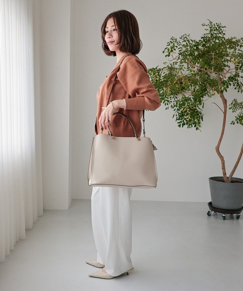 MIAN （ミアン）の「CLIVIA / 横型A4トートバッグ（トートバッグ・レディース・モカ/グレー/アイボリー/ブラック/ブラウン/グリーン/サックスブルー・FREE）」の21枚目の写真