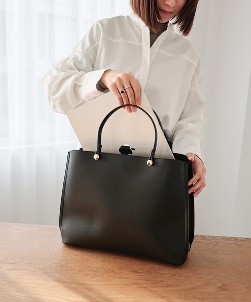 MIAN （ミアン）の「CLIVIA / 横型A4トートバッグ（トートバッグ・レディース・モカ/グレー/アイボリー/ブラック/ブラウン/グリーン/サックスブルー・FREE）」の17枚目の写真
