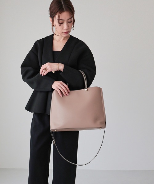 MIAN （ミアン）の「CLIVIA / 横型A4トートバッグ（トートバッグ・レディース・モカ/グレー/アイボリー/ブラック/ブラウン/グリーン/サックスブルー・FREE）」の15枚目の写真