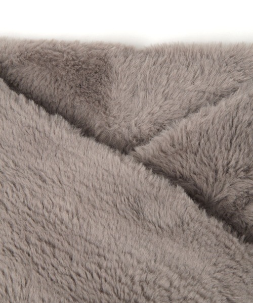 LAKOLE（ラコレ）の「フェイクファースヌード / 299558（ネックウォーマー/スヌード・レディース・オフホワイト/サンドグレー/マスタード・FREE）」の6枚目の写真