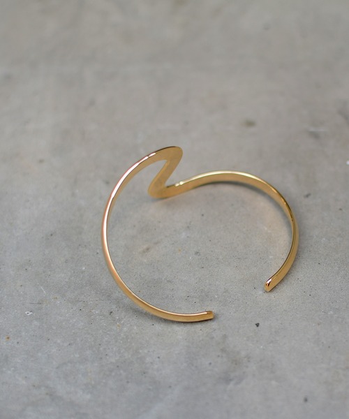 Marient（マリエント）の「Curve Bangle（バングル/リストバンド・レディース・シルバー/ゴールド・FREE）」の5枚目の写真
