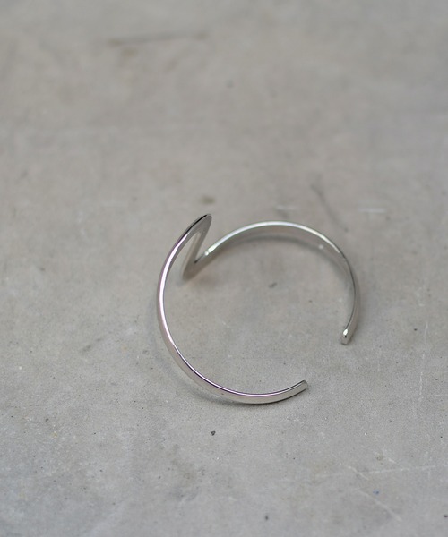 Marient（マリエント）の「Curve Bangle（バングル/リストバンド・レディース・シルバー/ゴールド・FREE）」の4枚目の写真