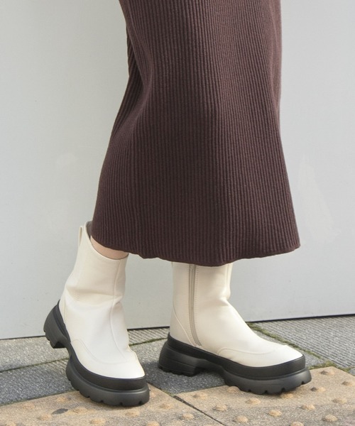 niko and...(ニコアンド)の「オリジナル厚底切り替えブーツ(ブーツ・レディース・アイボリー/ブラック・LARGE/SMALL/MEDIUM)」の1枚目の写真