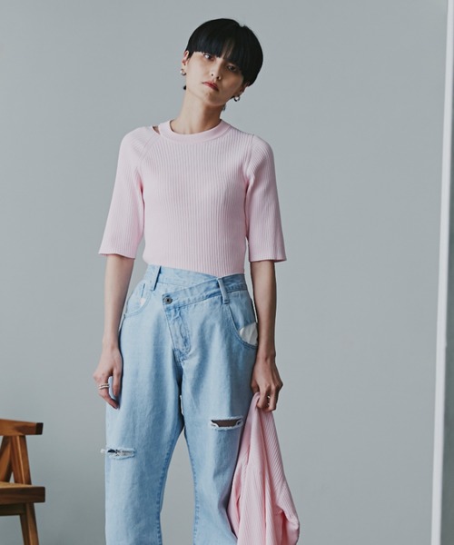 mici（ミチ）の「(mici)スリットネックプルオーバー（ニット/セーター・レディース・ブラック/ピンク・FREE）」の11枚目の写真