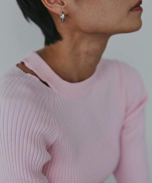 mici（ミチ）の「(mici)スリットネックプルオーバー（ニット/セーター・レディース・ブラック/ピンク・FREE）」の15枚目の写真