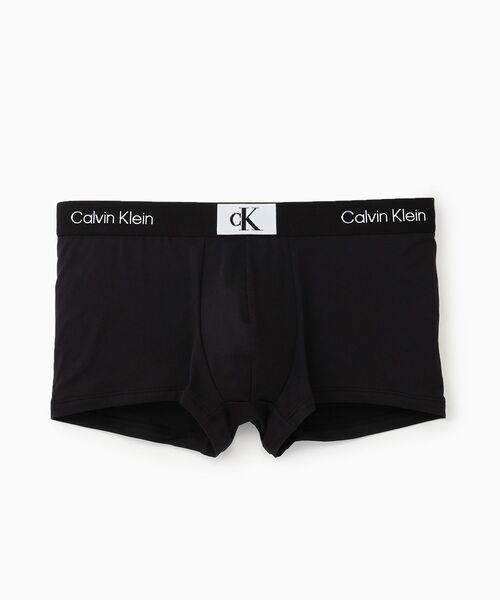 Calvin Klein（カルバン・クライン）の「Calvin Klein 1996 ローライズトランクス（ボクサーパンツ・メンズ・ブラック系その他2/ブラック/ブラック系その他/レッド系その他2/レッド系その他/ホワイト/グレー/マルチ/ブラック系その他3/ブルー系その他/ブラック系その他4/ブラック系その他5/ブルー系その他2/グレー系その他・L/S/XL/M）」の2枚目の写真