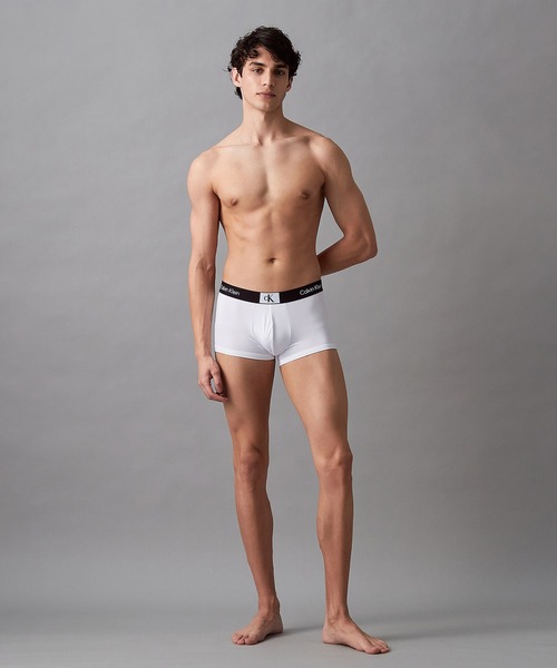 Calvin Klein（カルバン・クライン）の「Calvin Klein 1996 ローライズトランクス（ボクサーパンツ・メンズ・ブラック系その他2/ブラック/ブラック系その他/レッド系その他2/レッド系その他/ホワイト/グレー/マルチ/ブラック系その他3/ブルー系その他/ブラック系その他4/ブラック系その他5/ブルー系その他2/グレー系その他・L/S/XL/M）」の20枚目の写真