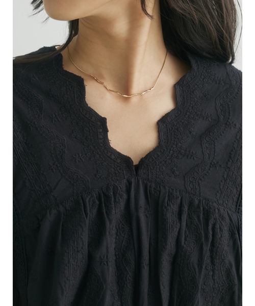 CRAFT STANDARD BOUTIQUE(クラフトスタンダードブティック)の「インドコットン 総刺繍Vネックブラウス(シャツ/ブラウス・レディース・オフホワイト/ブラック・FREE)」の17枚目の写真