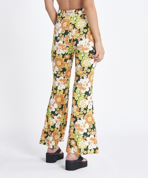 ROXY(ロキシー)の「VINTAGE FLOWER PANT/ロキシー総柄ボトムス(その他パンツ・レディース・ブルー/ブラウン/グリーン・SMALL/MEDIUM/LARGE)」の4枚目の写真