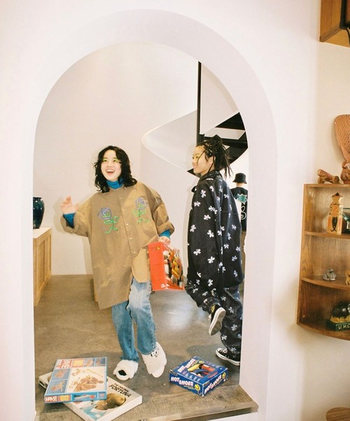 ZOZO（ゾゾ）の「Rose Thief Shirt（シャツ/ブラウス・レディース・ライトグレー/ブラウン・FREE）」の7枚目の写真