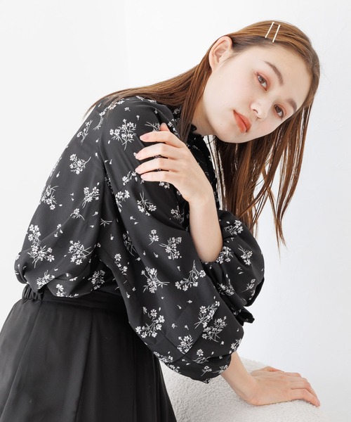 mysty woman(ミスティウーマン)の「コスモス柄バルーンスリーブブラウス 975237(シャツ/ブラウス・レディース・アイボリー/ブラウン/ブラック・FREE)」の9枚目の写真