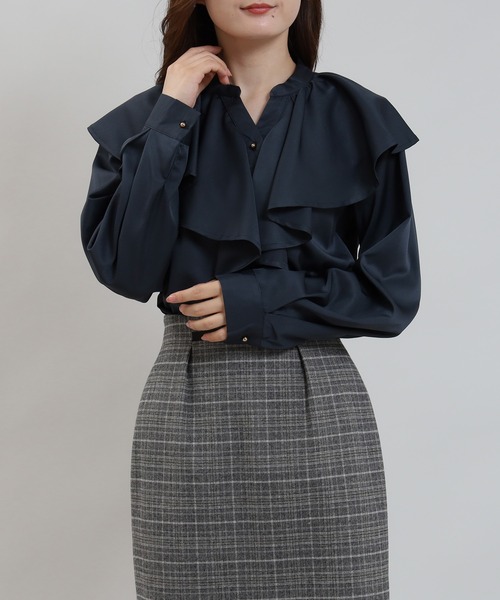 TRUDEA(トルディア)の「ラッフルフリルブラウス(シャツ/ブラウス・レディース・ブラック/ブラウン/ブルーグリーン/ホワイト・MEDIUM)」の4枚目の写真