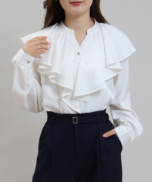 TRUDEA(トルディア)の「ラッフルフリルブラウス(シャツ/ブラウス・レディース・ブラック/ブラウン/ブルーグリーン/ホワイト・MEDIUM)」の5枚目の写真