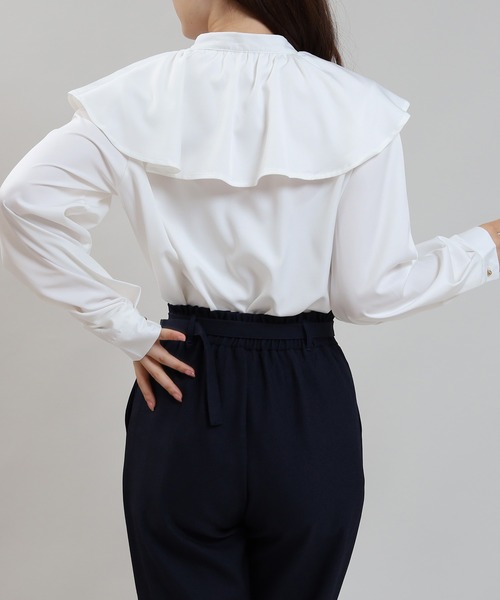 TRUDEA(トルディア)の「ラッフルフリルブラウス(シャツ/ブラウス・レディース・ブラック/ブラウン/ブルーグリーン/ホワイト・MEDIUM)」の6枚目の写真