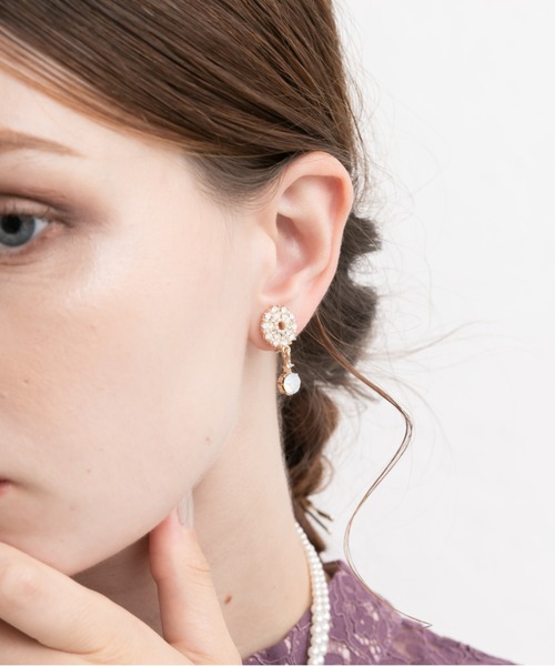 Cupid Heart（キューピッドハート）の「【Cupid Heart】結婚式アクセ！ストーンビジューイヤリング（イヤリング・レディース・ゴールド・MEDIUM）」の3枚目の写真