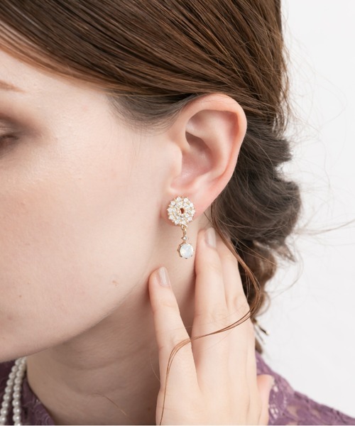 Cupid Heart（キューピッドハート）の「【Cupid Heart】結婚式アクセ！ストーンビジューイヤリング（イヤリング・レディース・ゴールド・MEDIUM）」の7枚目の写真