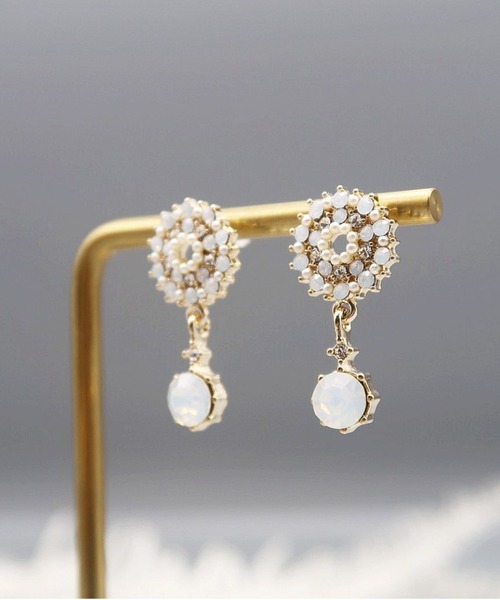 Cupid Heart（キューピッドハート）の「【Cupid Heart】結婚式アクセ！ストーンビジューイヤリング（イヤリング・レディース・ゴールド・MEDIUM）」の9枚目の写真