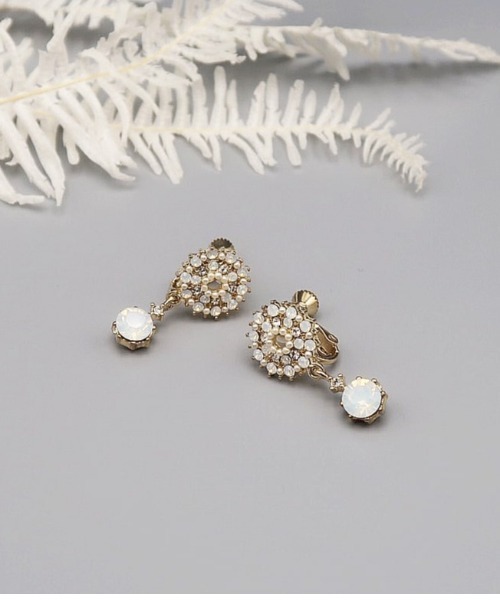 Cupid Heart（キューピッドハート）の「【Cupid Heart】結婚式アクセ！ストーンビジューイヤリング（イヤリング・レディース・ゴールド・MEDIUM）」の10枚目の写真