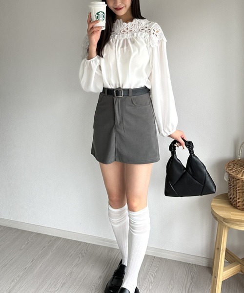 Silly(シリー)の「【春コーデに大活躍♪】2wayエンブロイダリーレースコンビブラウス(シャツ/ブラウス・レディース・ホワイト/ブラック・LARGE/MEDIUM)」の5枚目の写真
