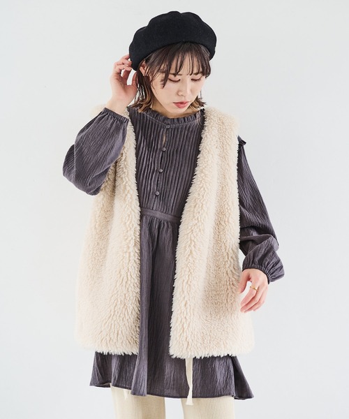 Crisp（クリスプ）の「フリルタックチュニック（シャツ/ブラウス・レディース・ワインレッド/チャコールグレー/ピンクベージュ/アイボリー・FREE）」の2枚目の写真