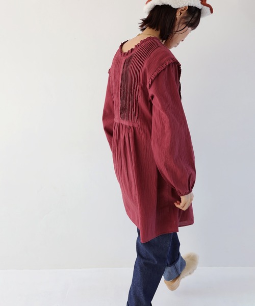 Crisp（クリスプ）の「フリルタックチュニック（シャツ/ブラウス・レディース・ワインレッド/チャコールグレー/ピンクベージュ/アイボリー・FREE）」の9枚目の写真