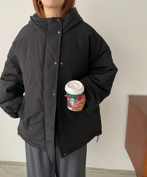 210nouve（トゥージュヌーブ）の「オーバーサイズモンスターパーカー（ダウンジャケット/コート・レディース・ブラック/ライトカーキ/アイボリー・FREE）」の12枚目の写真