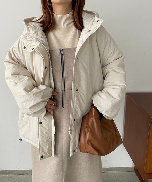 210nouve（トゥージュヌーブ）の「オーバーサイズモンスターパーカー（ダウンジャケット/コート・レディース・ブラック/ライトカーキ/アイボリー・FREE）」の19枚目の写真