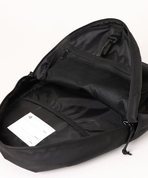 NEW ERA（ニューエラ）の「088    NEW-ERA/088    ﾆｭｰｴﾗｼﾞｬﾊﾟﾝ株式会社/YOUTH LIGHT PACK BLK WHI 241////14111873/YOUTH LIGHT PACK BLK WHI 241（バックパック/リュック・キッズ・ブラック・FREE）」の4枚目の写真